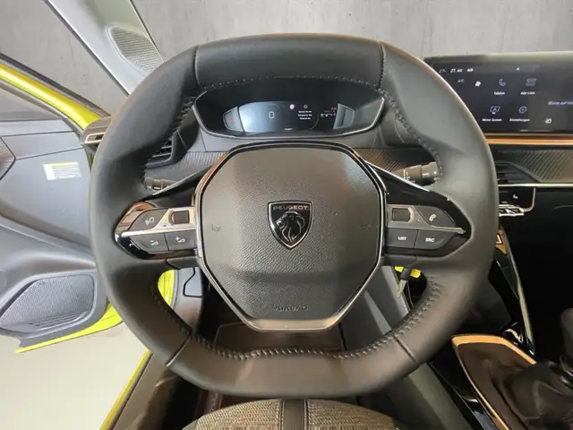 Peugeot 208 view 10
