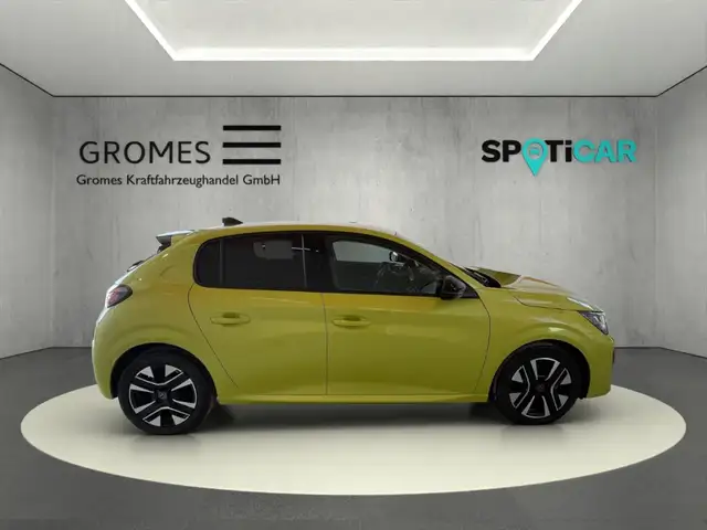 Peugeot 208 view 2