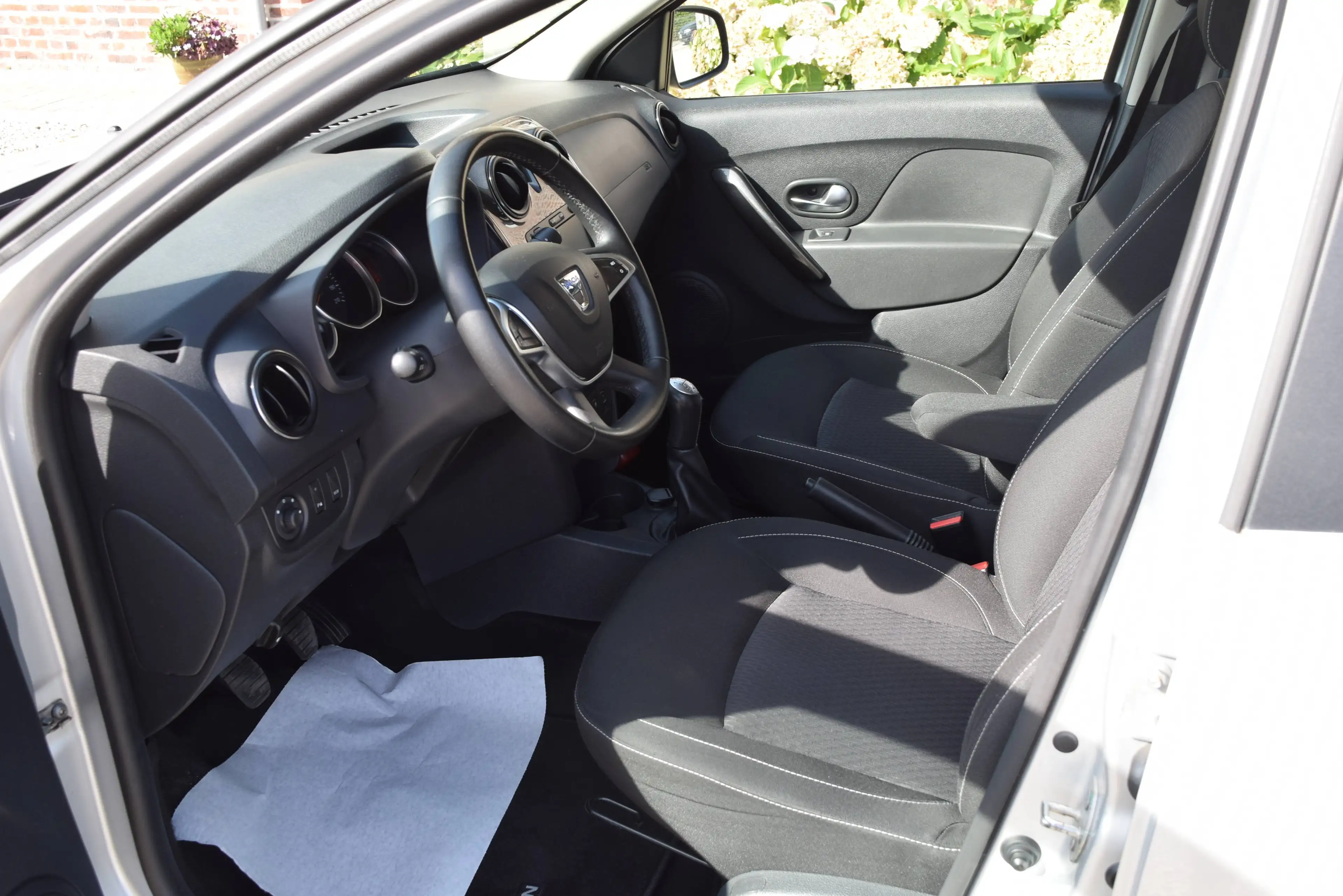 Dacia Logan 0.9 TCe - GARANTIE 12 MOIS - 154,47€/mois* - AIRCO — photo 8