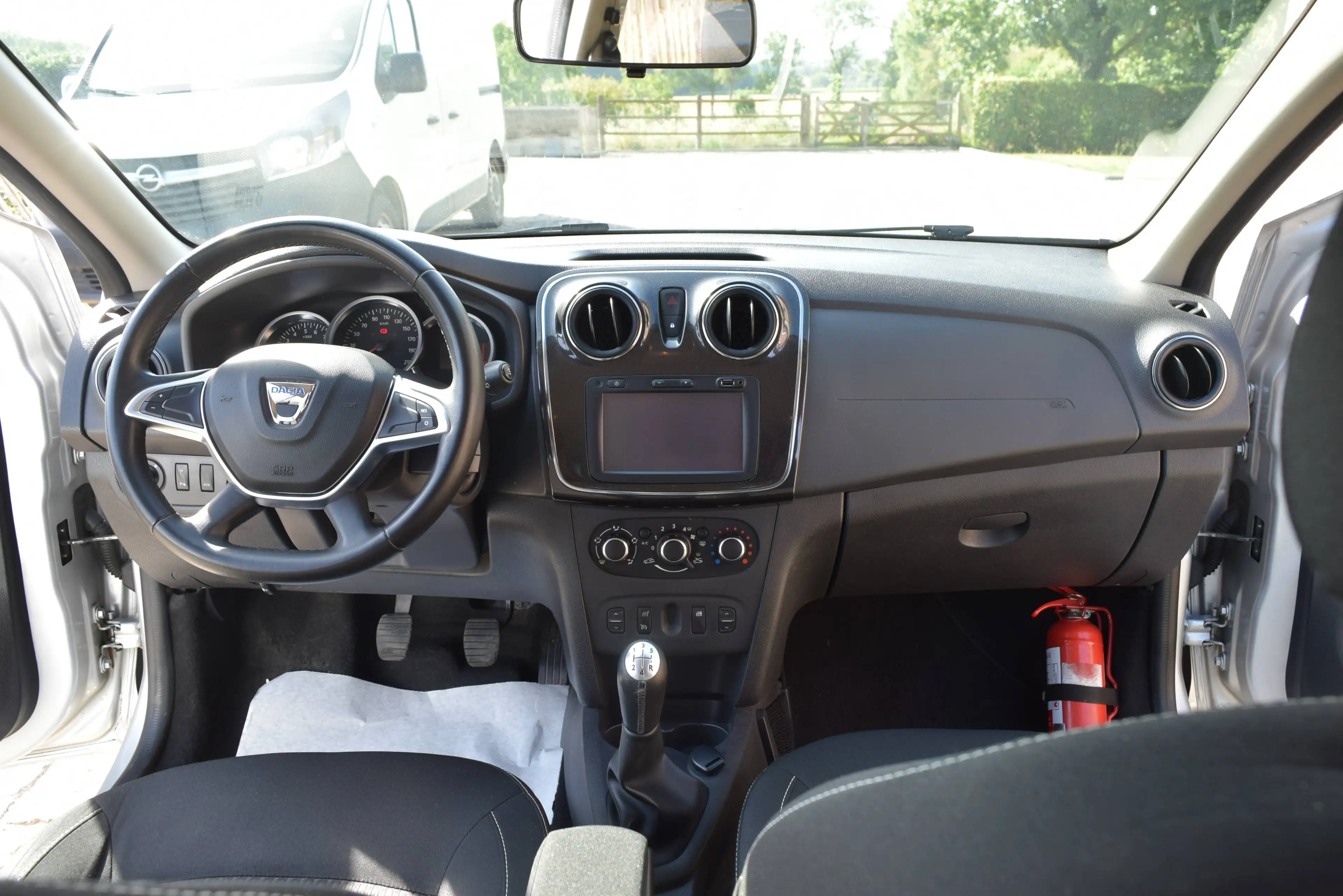 Dacia Logan 0.9 TCe - GARANTIE 12 MOIS - 154,47€/mois* - AIRCO — photo 9