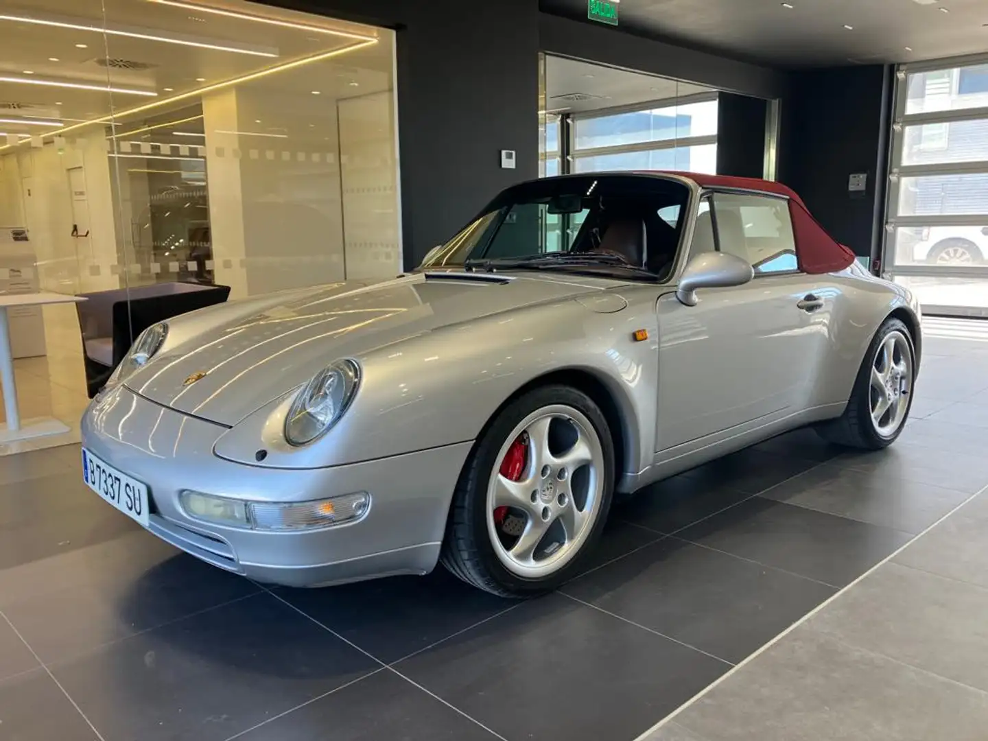 Porsche 993 Carrera Cabrio Plateado - 1