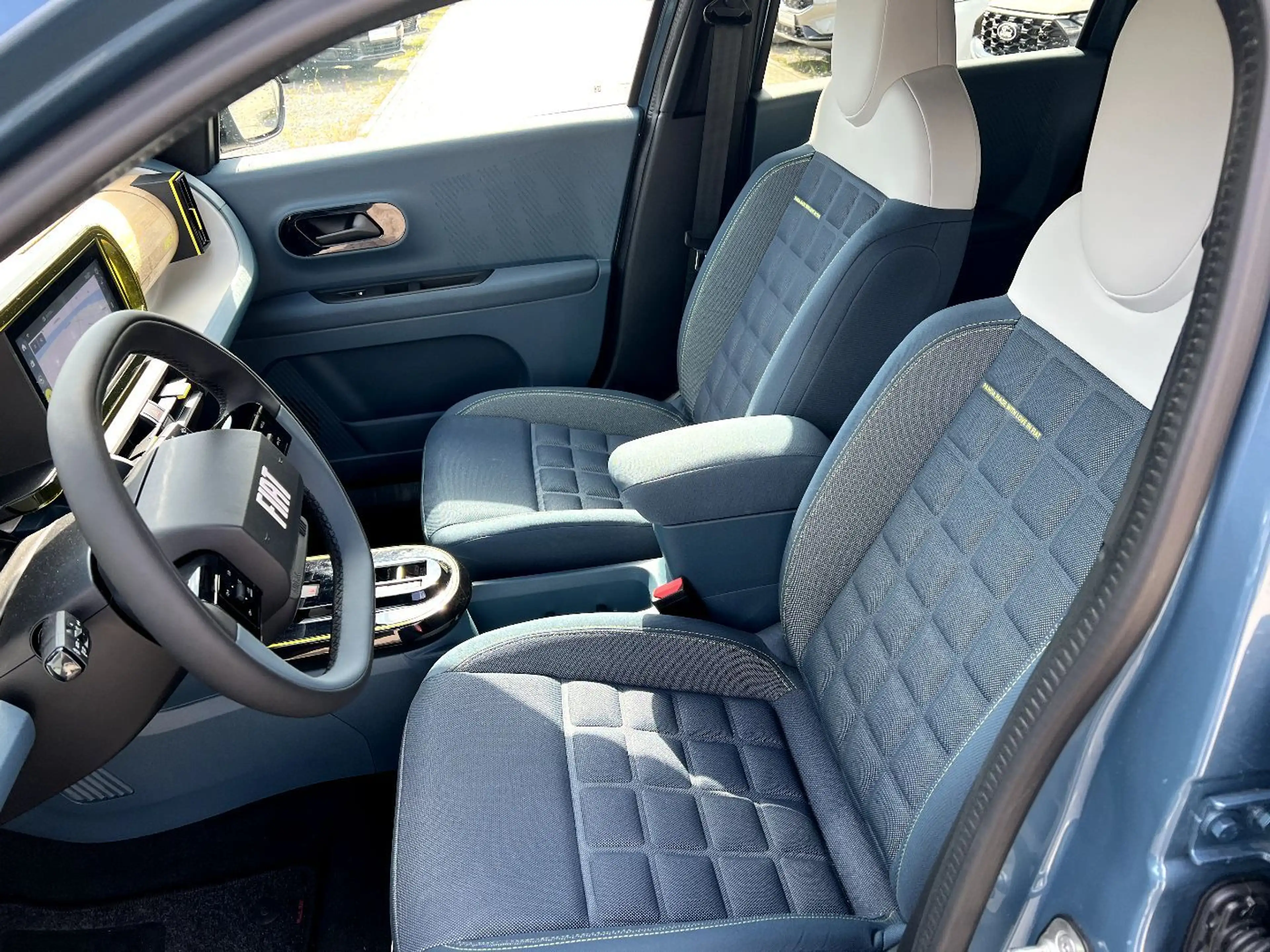 Fiat Grande Panda 1.2 eDCT La Prima *LED Navi Sitzh.* — photo 8