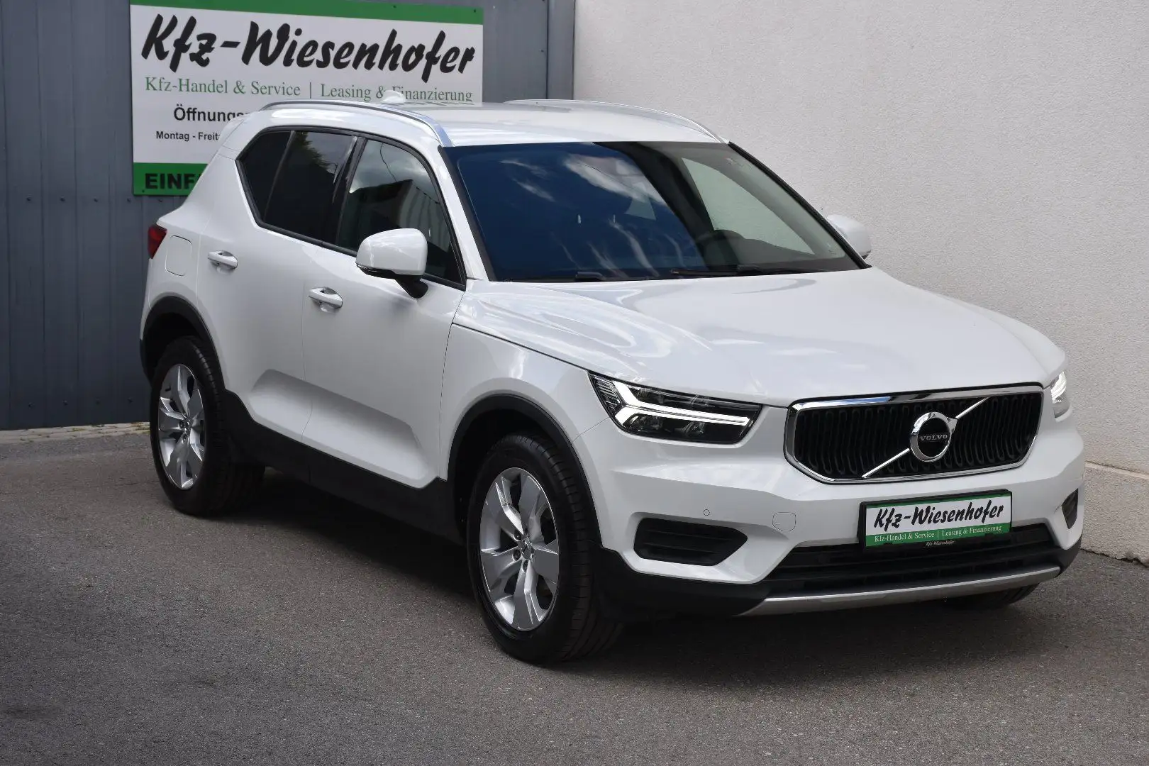 Volvo XC40 XC 40 T3 2WD Momentum Pro / Rückfahrkamera / Fina Weiß - 1