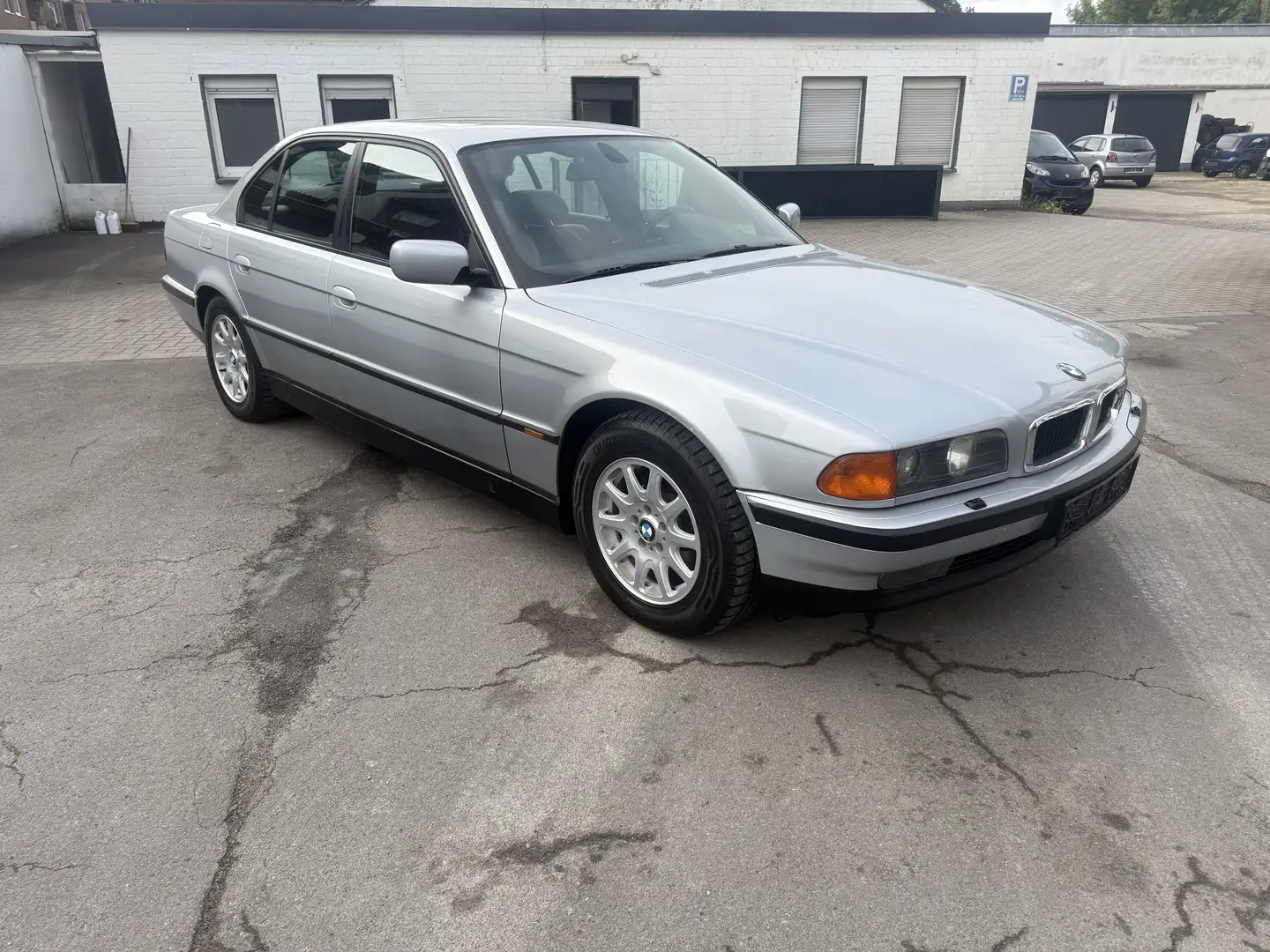BMW 728 728i - 1