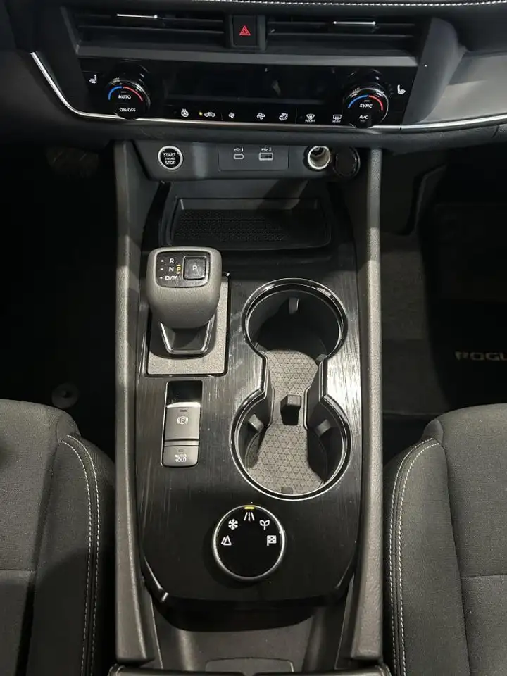 Nissan Rogue снимка Nissan Rogue