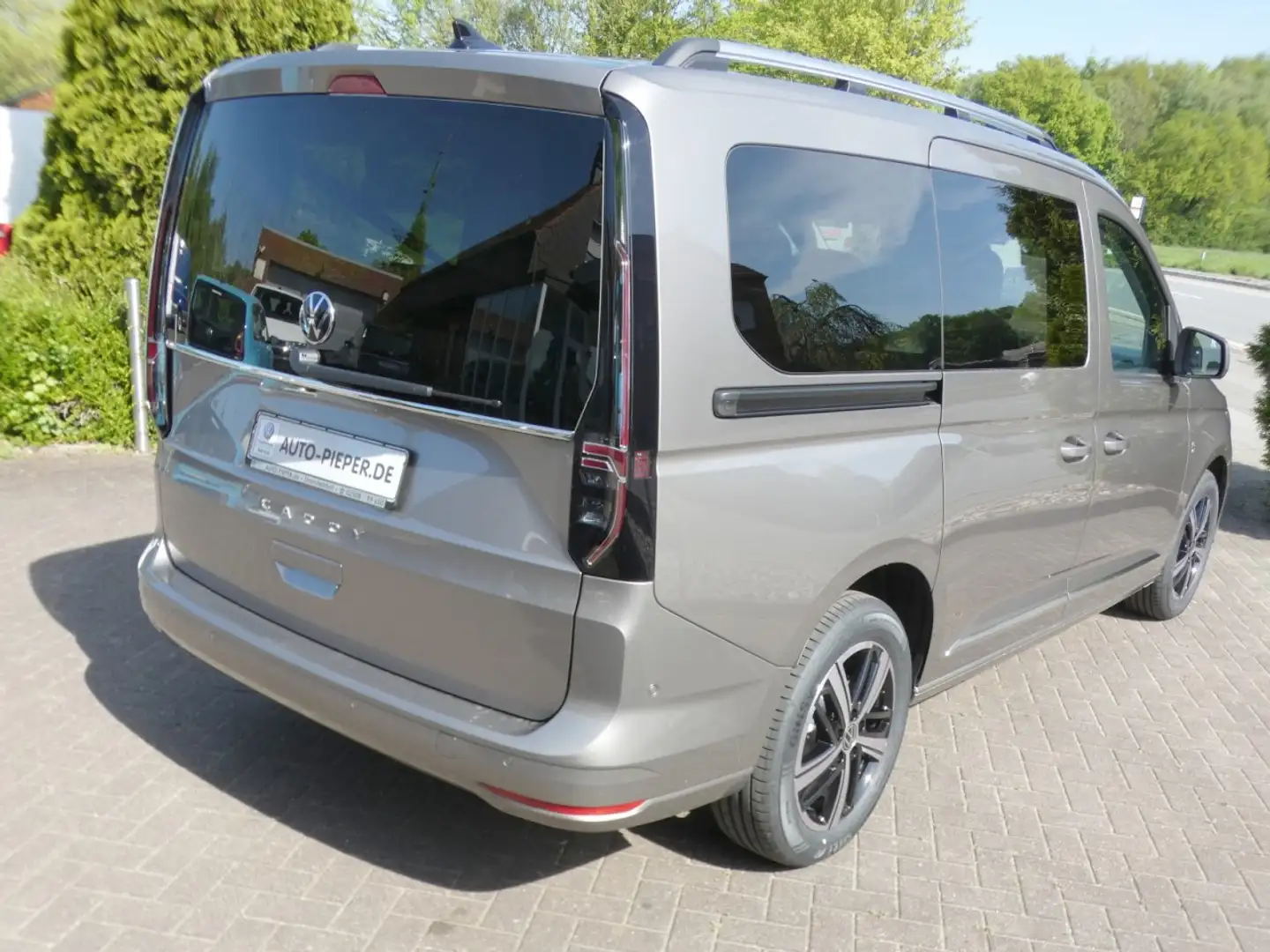 Volkswagen Caddy Maxi Style DSG Navi ParkLenk AHK 7Sitze Klima Beige - 2