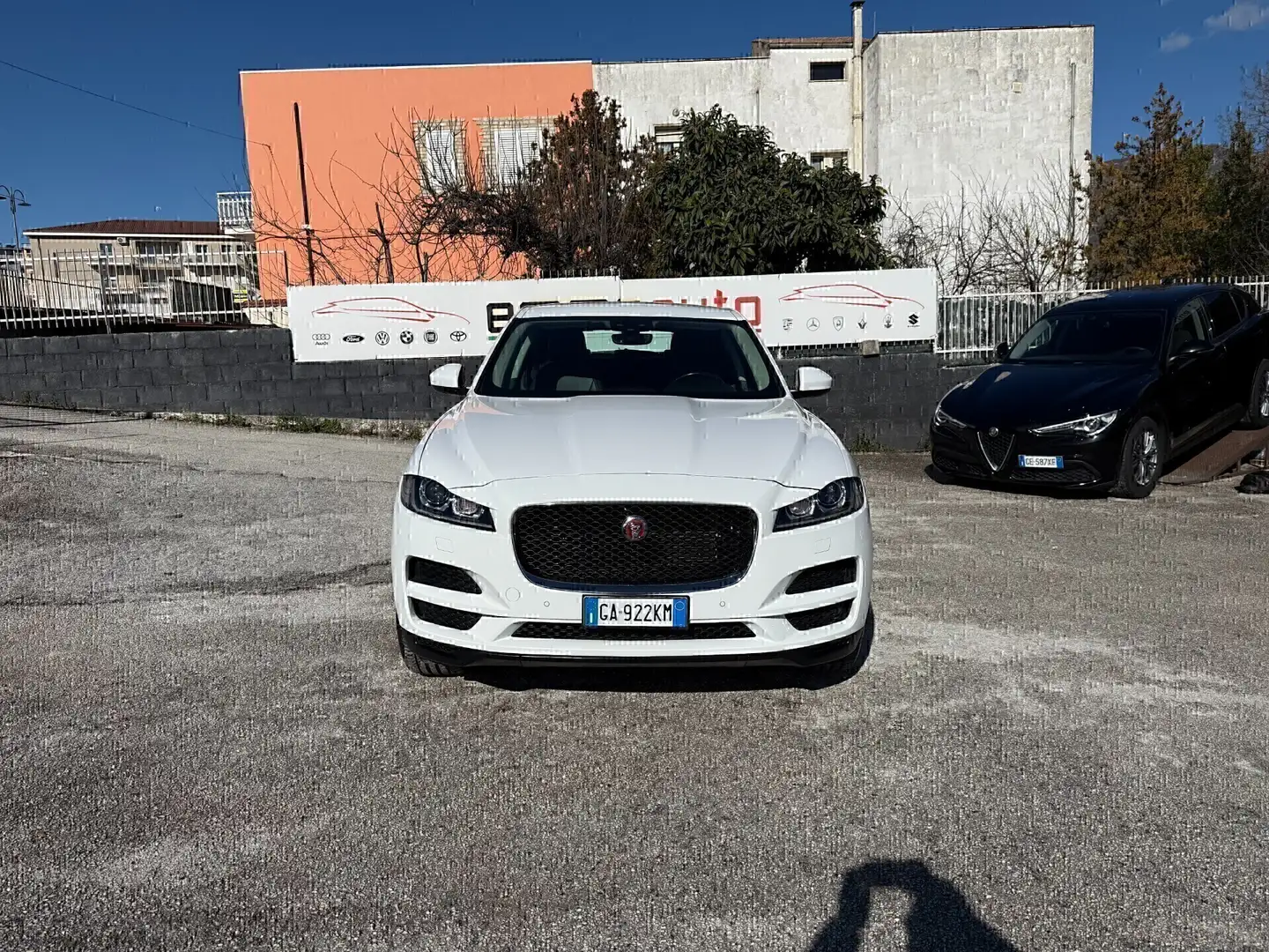 Jaguar F-Pace 2.0 D 180 CV AWD aut. Chequered Flag Bianco - 2