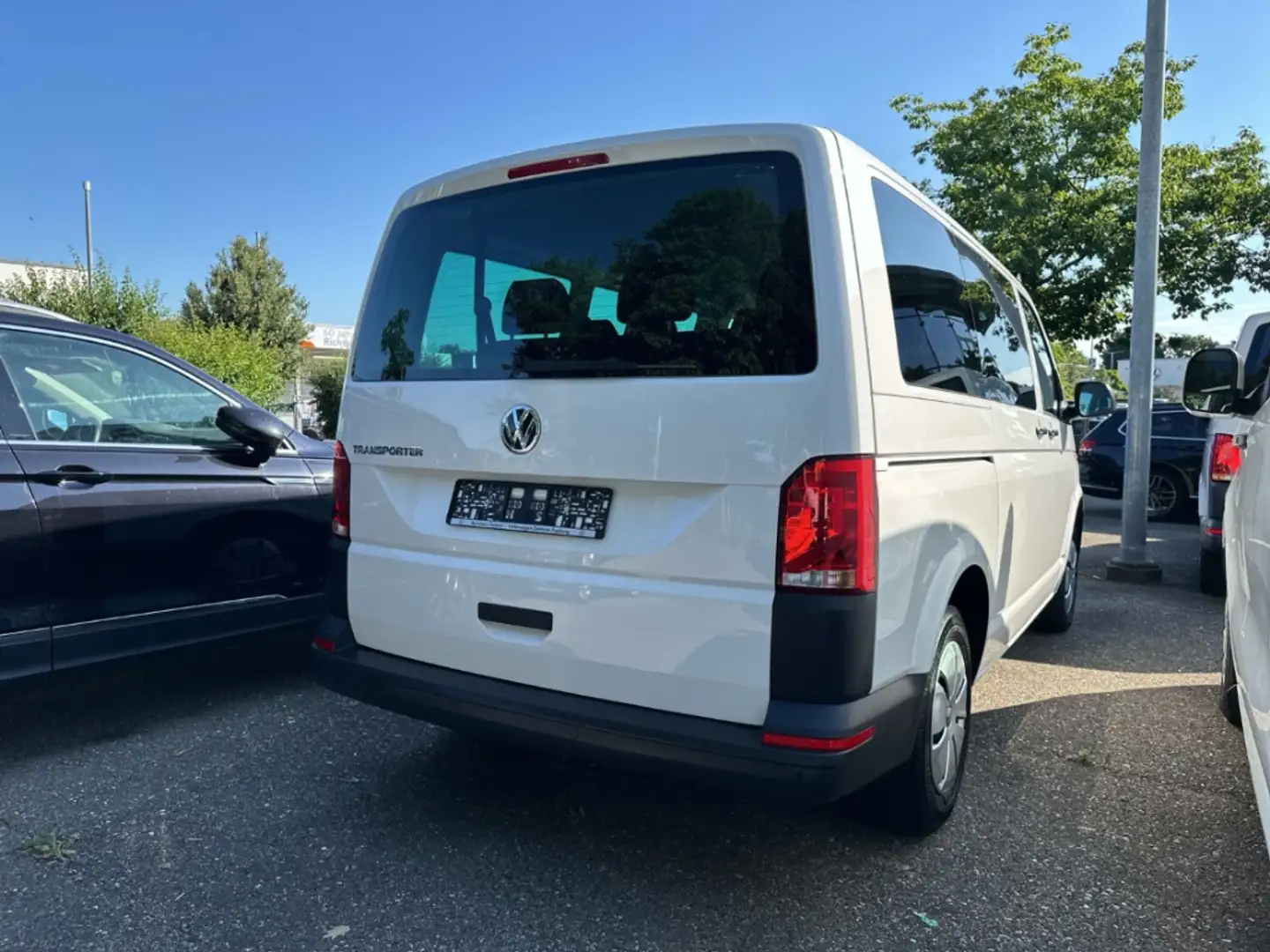 Volkswagen T6.1 Kombi 2.0 TDI 9-Sitzer 5-Gang Schalter Белый - 2