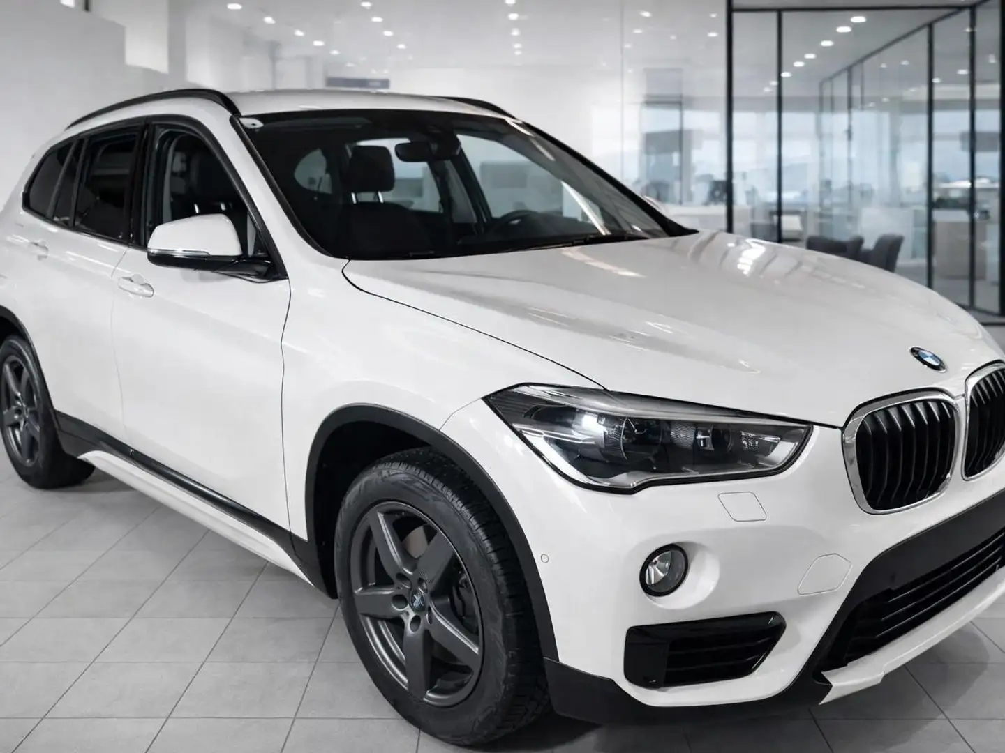 BMW X1 xDrive 18d Sport Line Weiß - 1