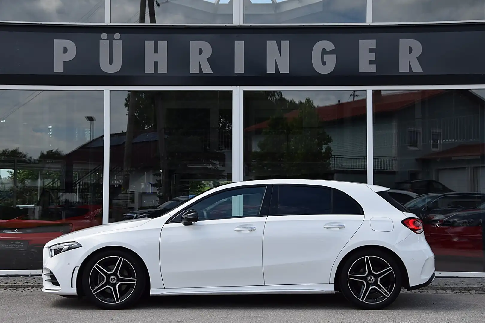 Mercedes-Benz A 180 d AMG Line Weiß - 1