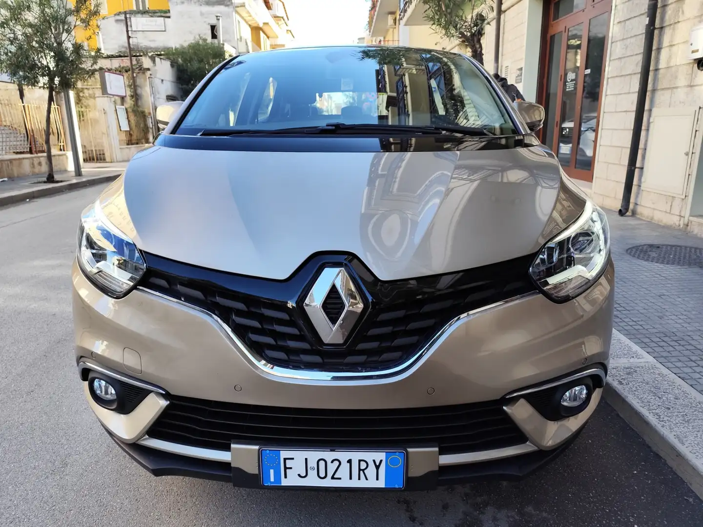 Renault Scenic Scénic dCi 8V 110 CV EDC Energy Zen Beige - 2