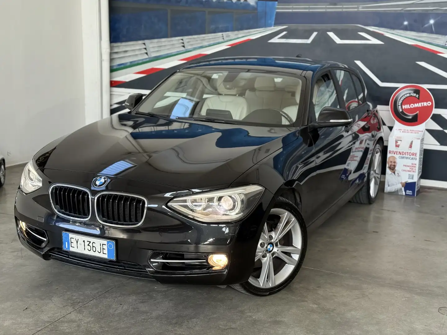 BMW 120 120d 5p SPORT 110.000KM Noir - 1