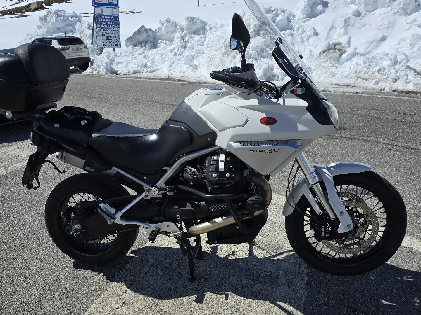 Moto Guzzi Stelvio 1200 White - 2