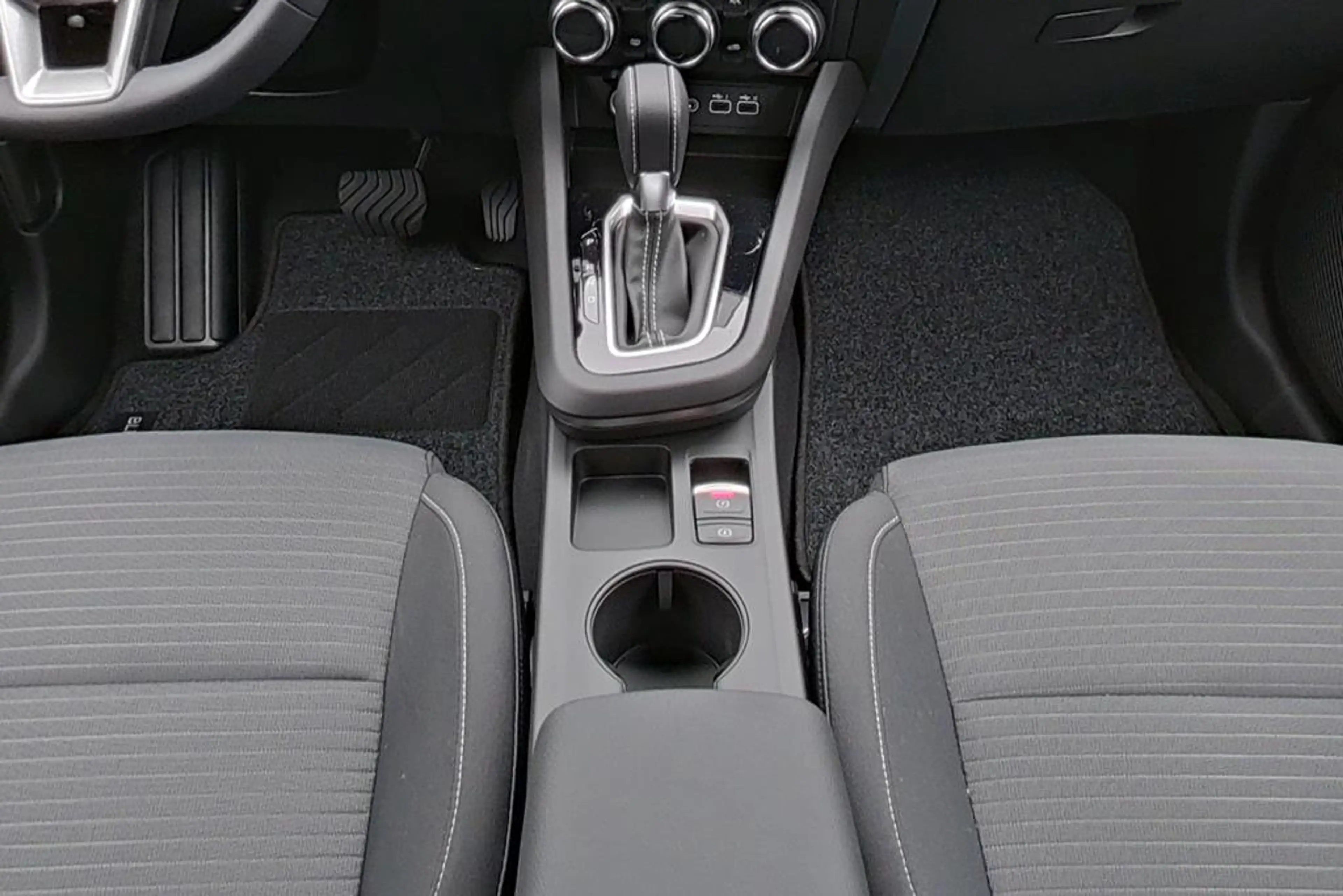 Renault Arkana Evolution Mild Hybrid 140 EDC — photo 10