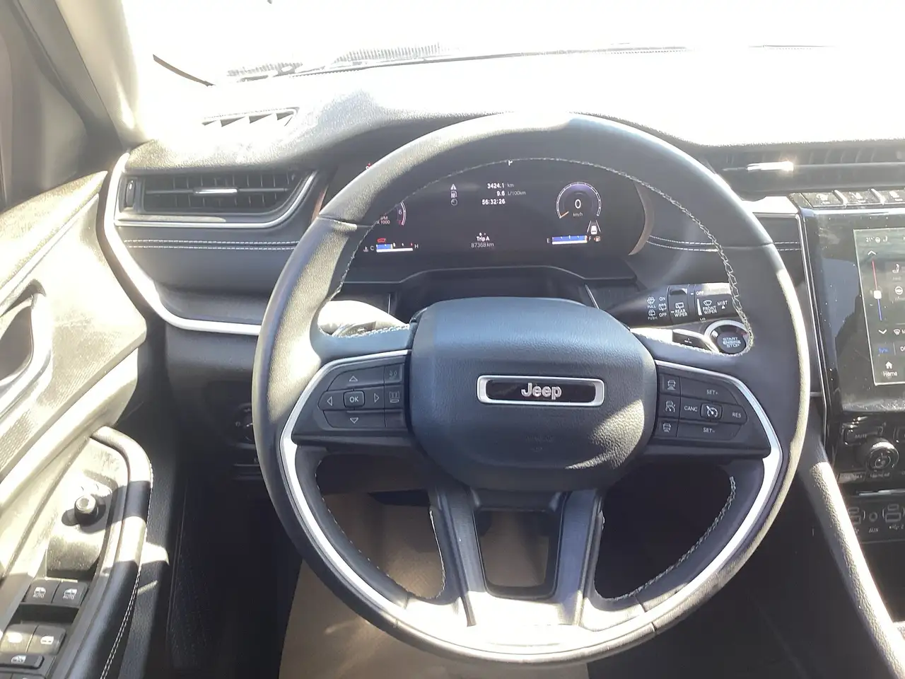 Jeep Grand Cherokee снимка Jeep Grand Cherokee