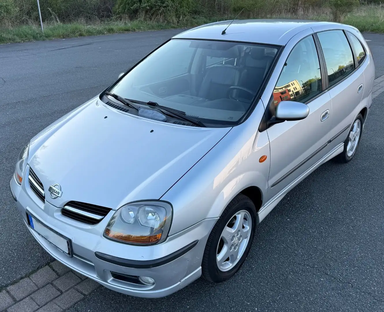 Nissan Almera Tino Teileder/Alcant. Klima Alu TÜV neu Silber - 1