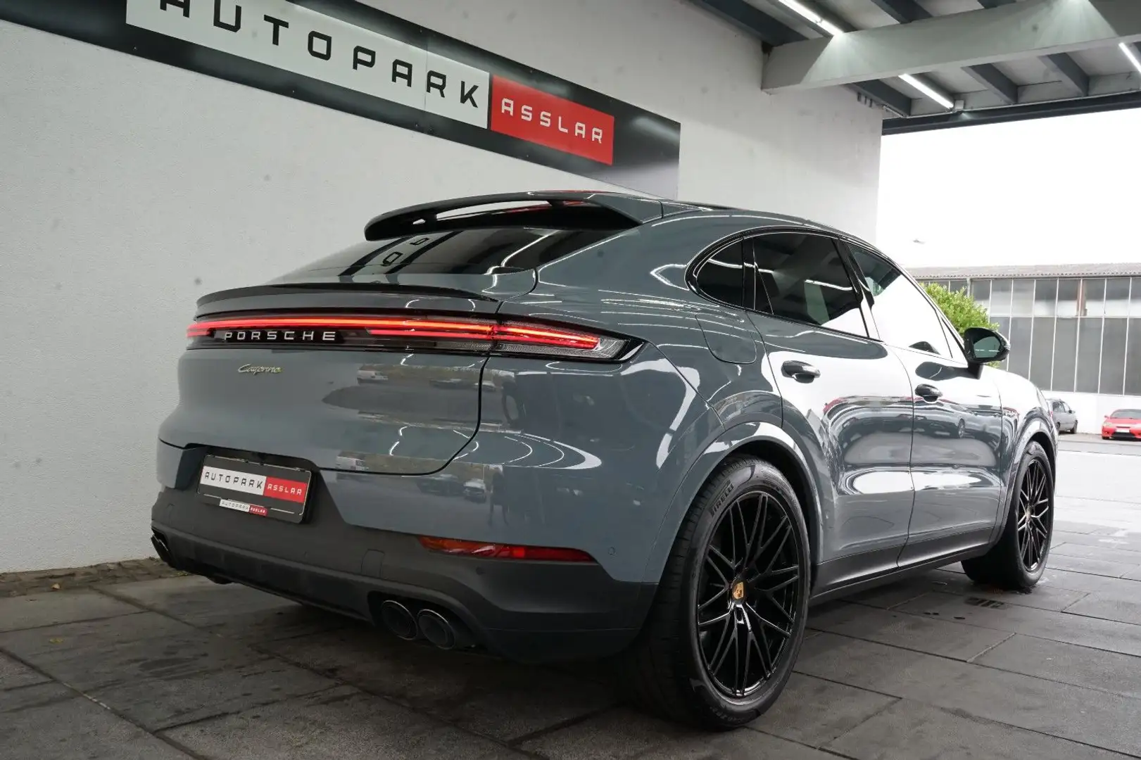 Porsche Cayenne Coupe E-Hybrid/P-Display/SpAbgas/AHK/18W Grau - 2