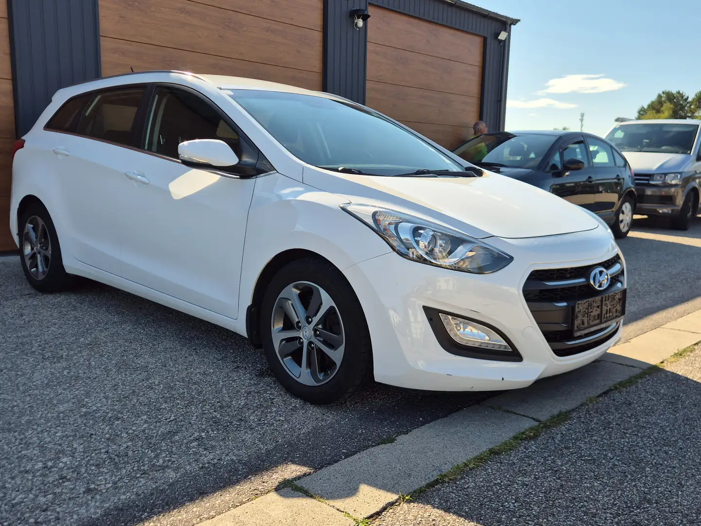 Hyundai i30 i30 1,6 CRDi Start/Stopp Business Class Weiß - 1