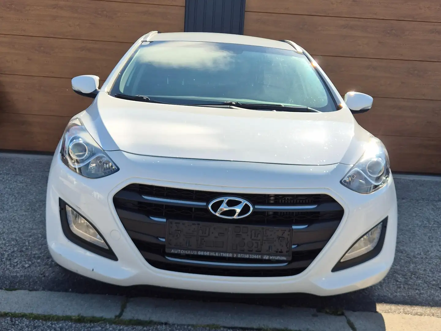 Hyundai i30 i30 1,6 CRDi Start/Stopp Business Class Weiß - 2