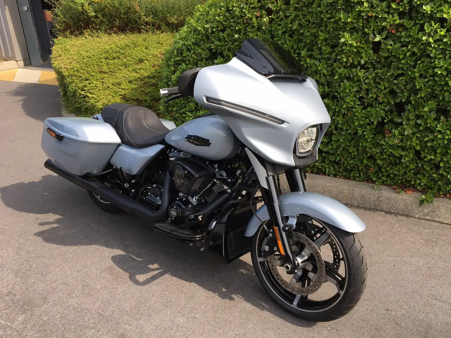 Harley-Davidson Street Glide Šedá - 2