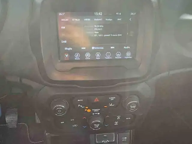 Jeep Renegade view 13