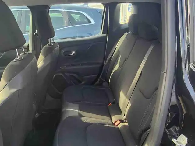 Jeep Renegade view 9