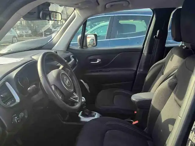 Jeep Renegade view 8