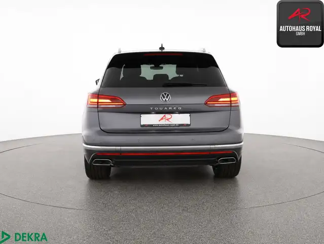 Volkswagen Touareg view 4