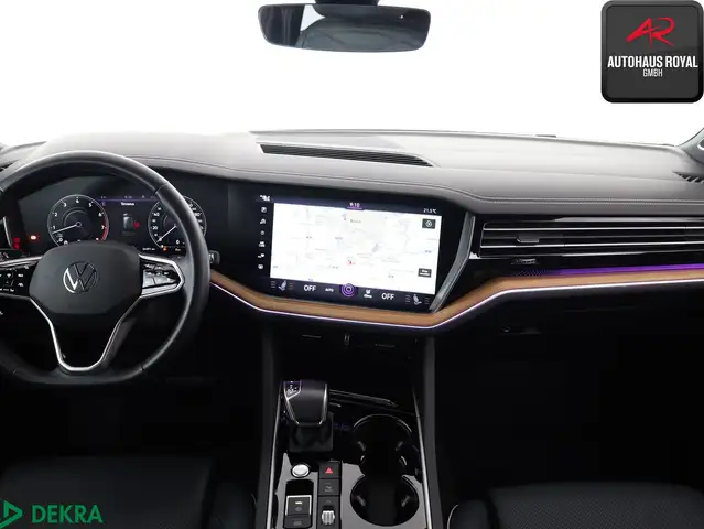 Volkswagen Touareg view 9