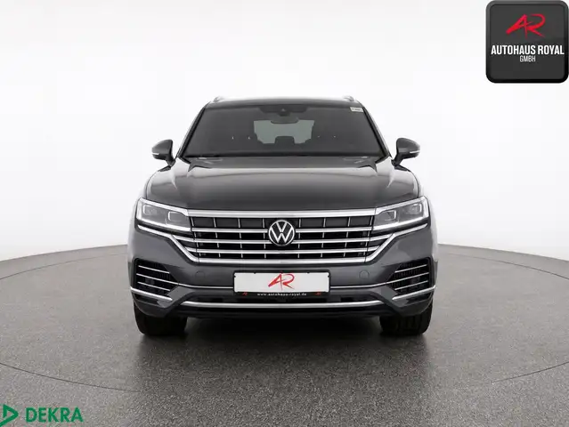 Volkswagen Touareg view 8