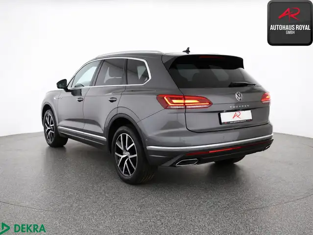 Volkswagen Touareg view 3