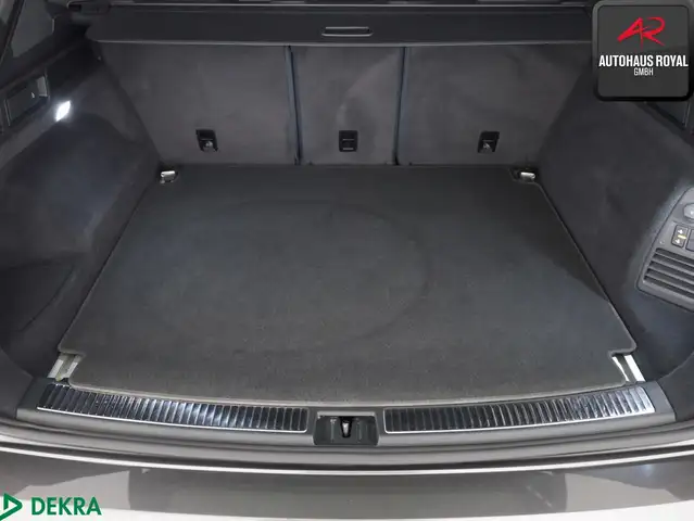 Volkswagen Touareg view 13