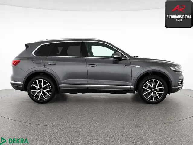 Volkswagen Touareg view 6