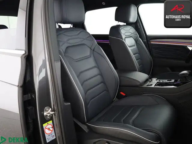Volkswagen Touareg view 11