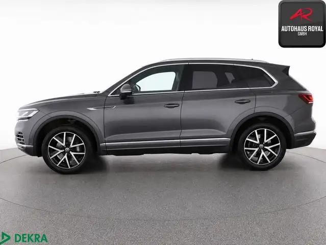 Volkswagen Touareg view 2