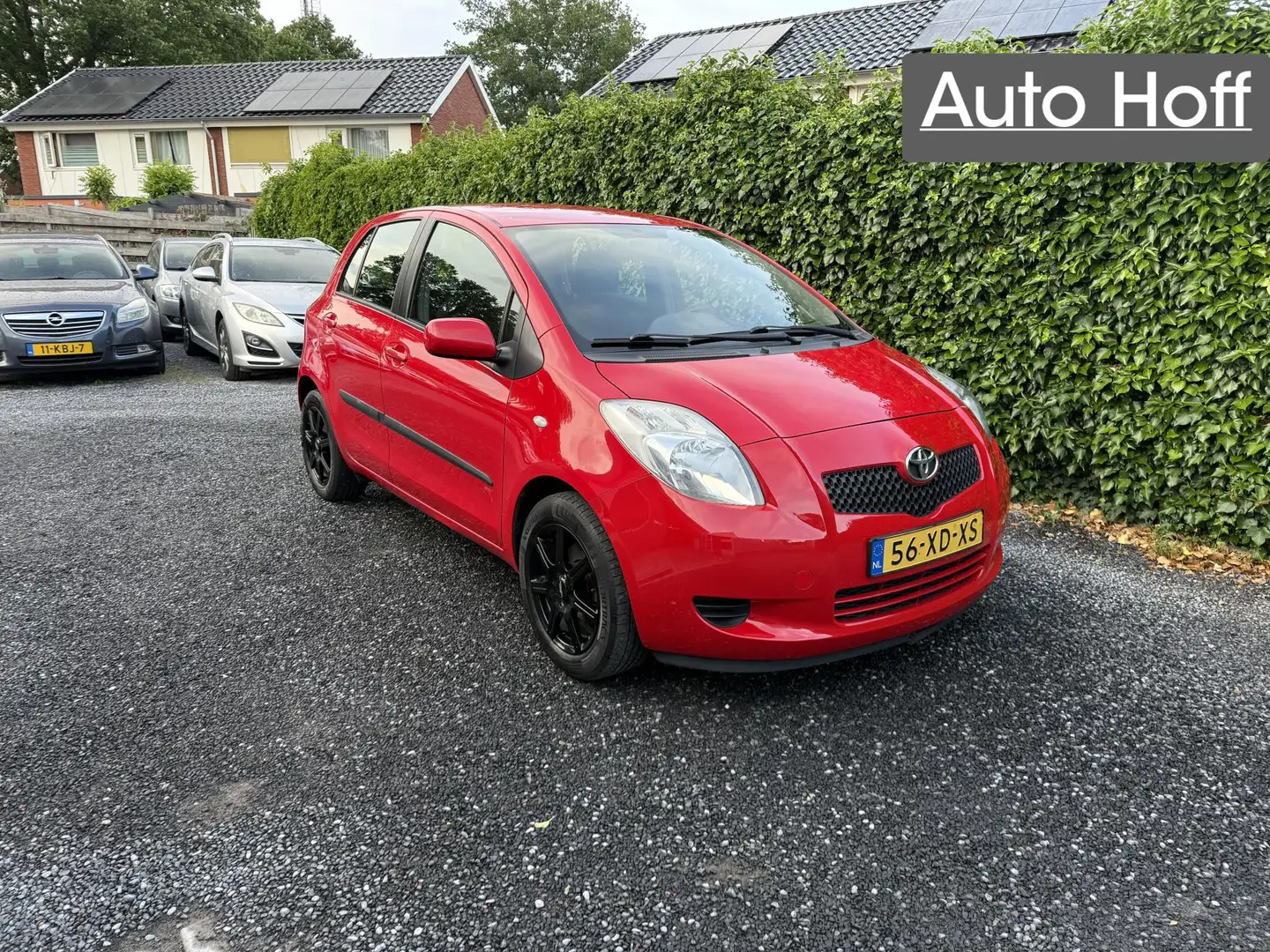 Toyota Yaris 1.3 VVTi Sol | Airco | Elekt. Ramen | LMV | 5 Deur Rood - 1
