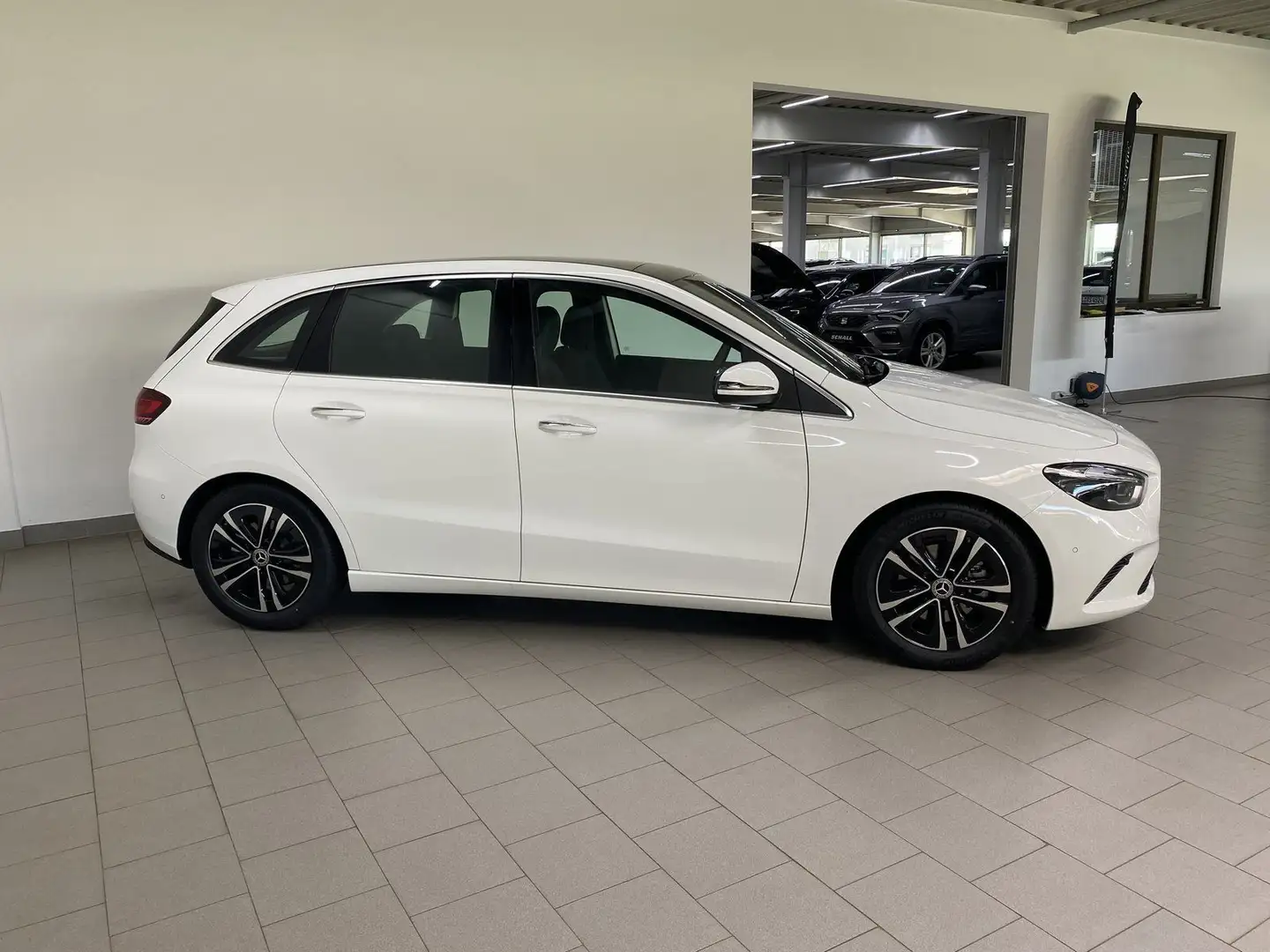 Mercedes-Benz B 200 PROGRESSIVE+PANO+KEYLESS+MULTIBEAM+KAMERA Weiß - 2