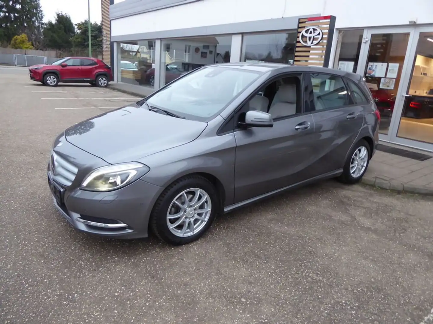 Mercedes-Benz B 180 CDI *XENON*SHZ*NAVI* Grau - 2