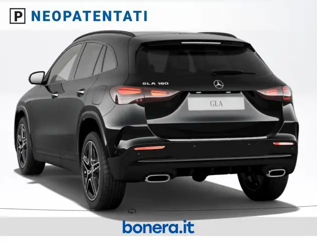 Mercedes-Benz Gla view 3