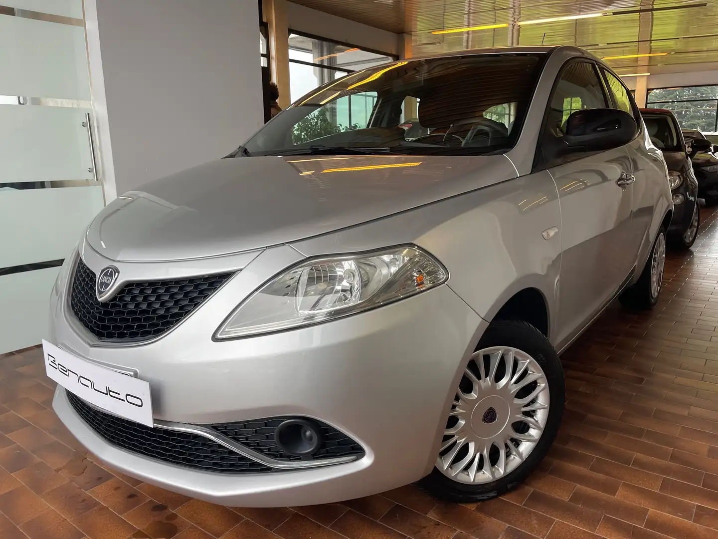 Lancia Ypsilon 1.2 Gold 69cv SENSORI/GOMME INVERNALI Argent - 1
