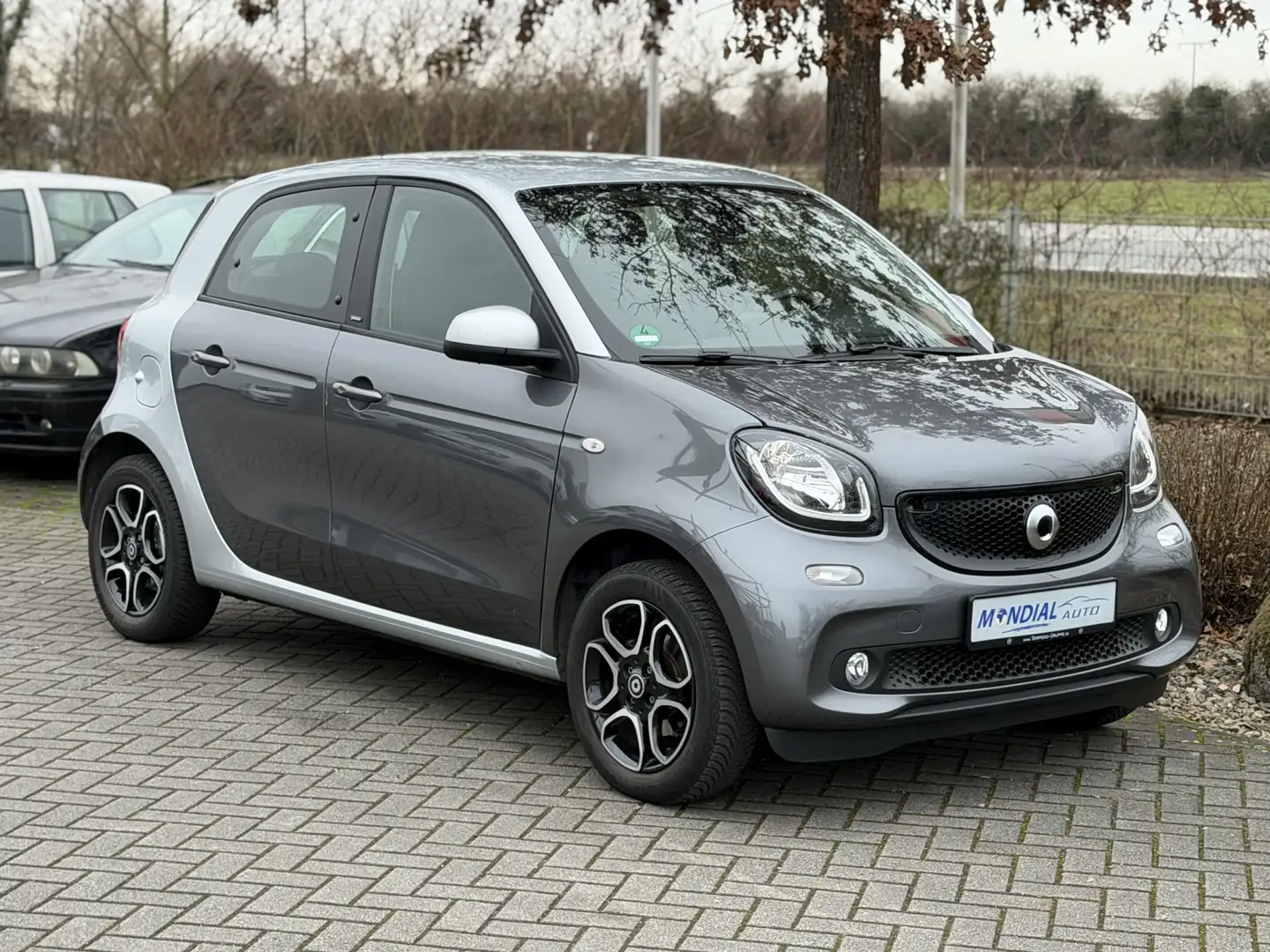 smart forFour Basis / Automatik / nur 10.050 Km / SZH Grau - 1