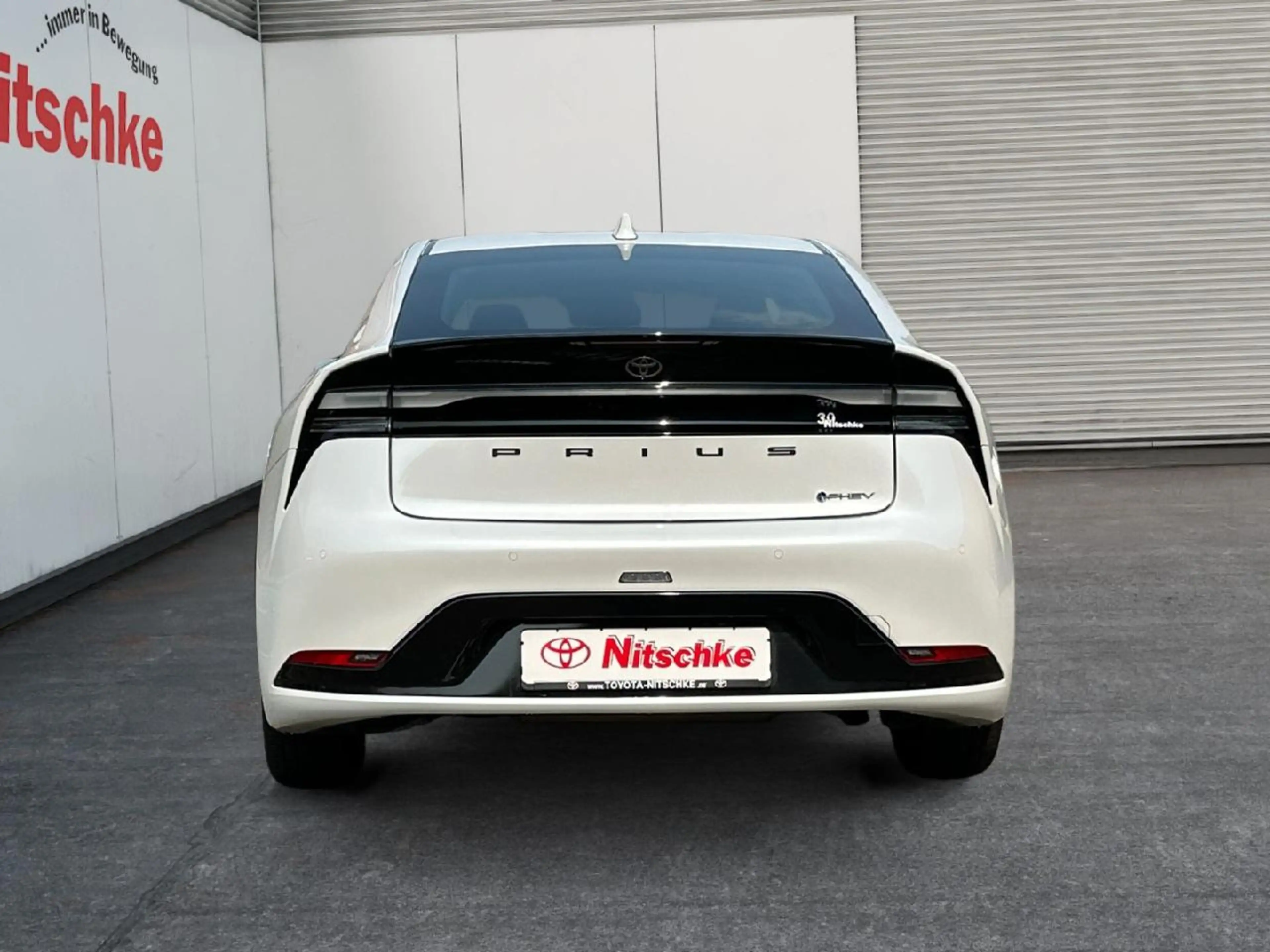 Toyota Prius 2.0 Plug-in Hybrid Executive — photo 4