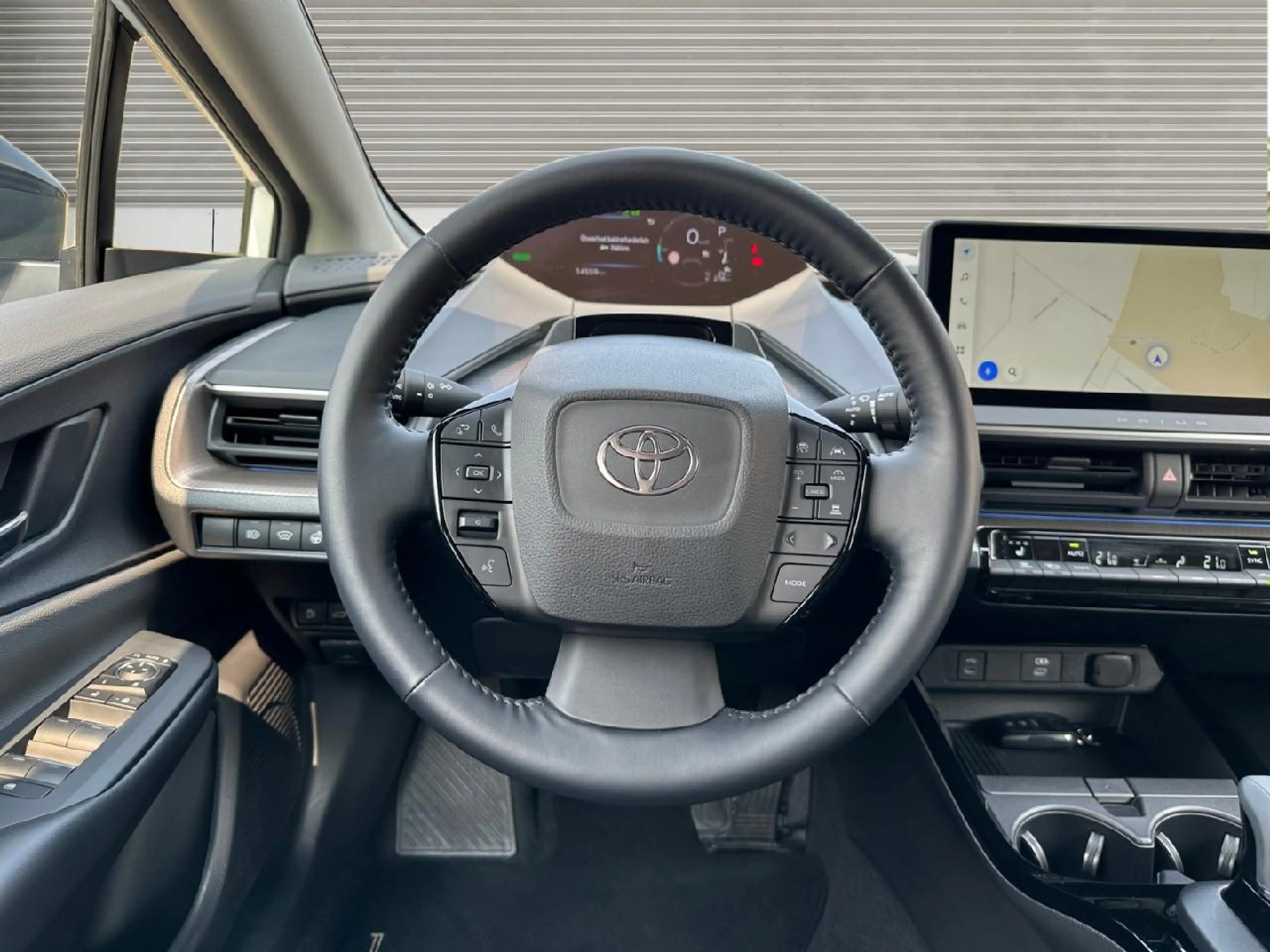 Toyota Prius 2.0 Plug-in Hybrid Executive — photo 11