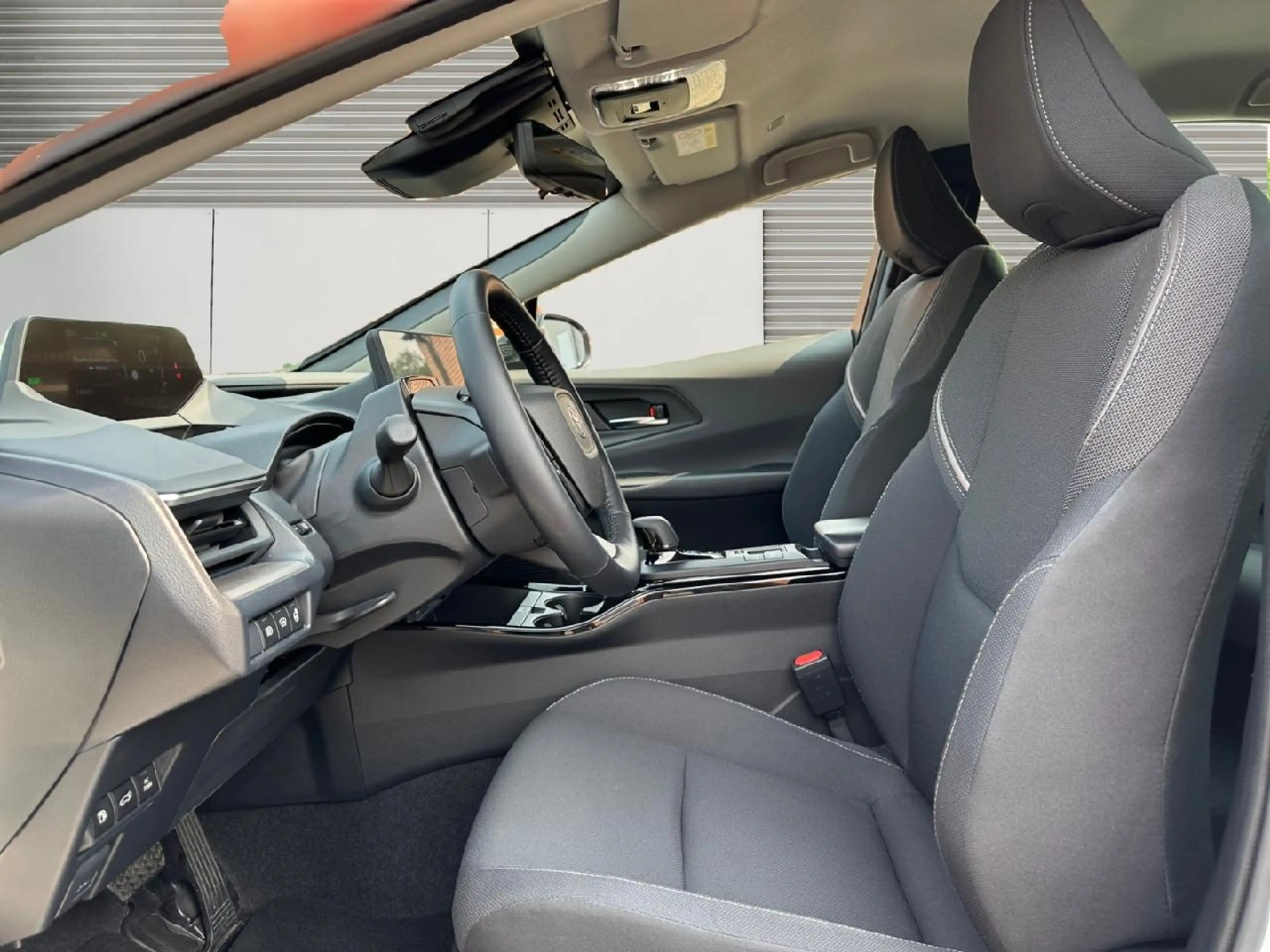 Toyota Prius 2.0 Plug-in Hybrid Executive — photo 9