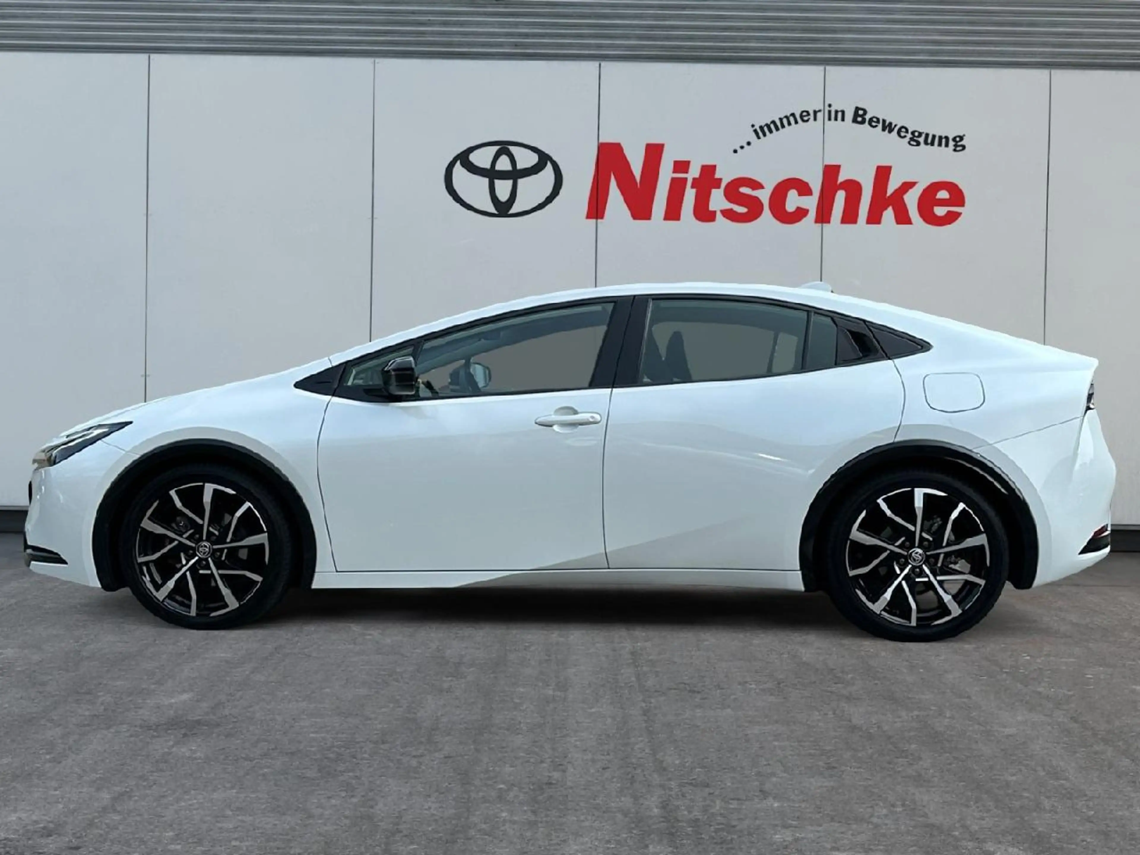 Toyota Prius 2.0 Plug-in Hybrid Executive — photo 2