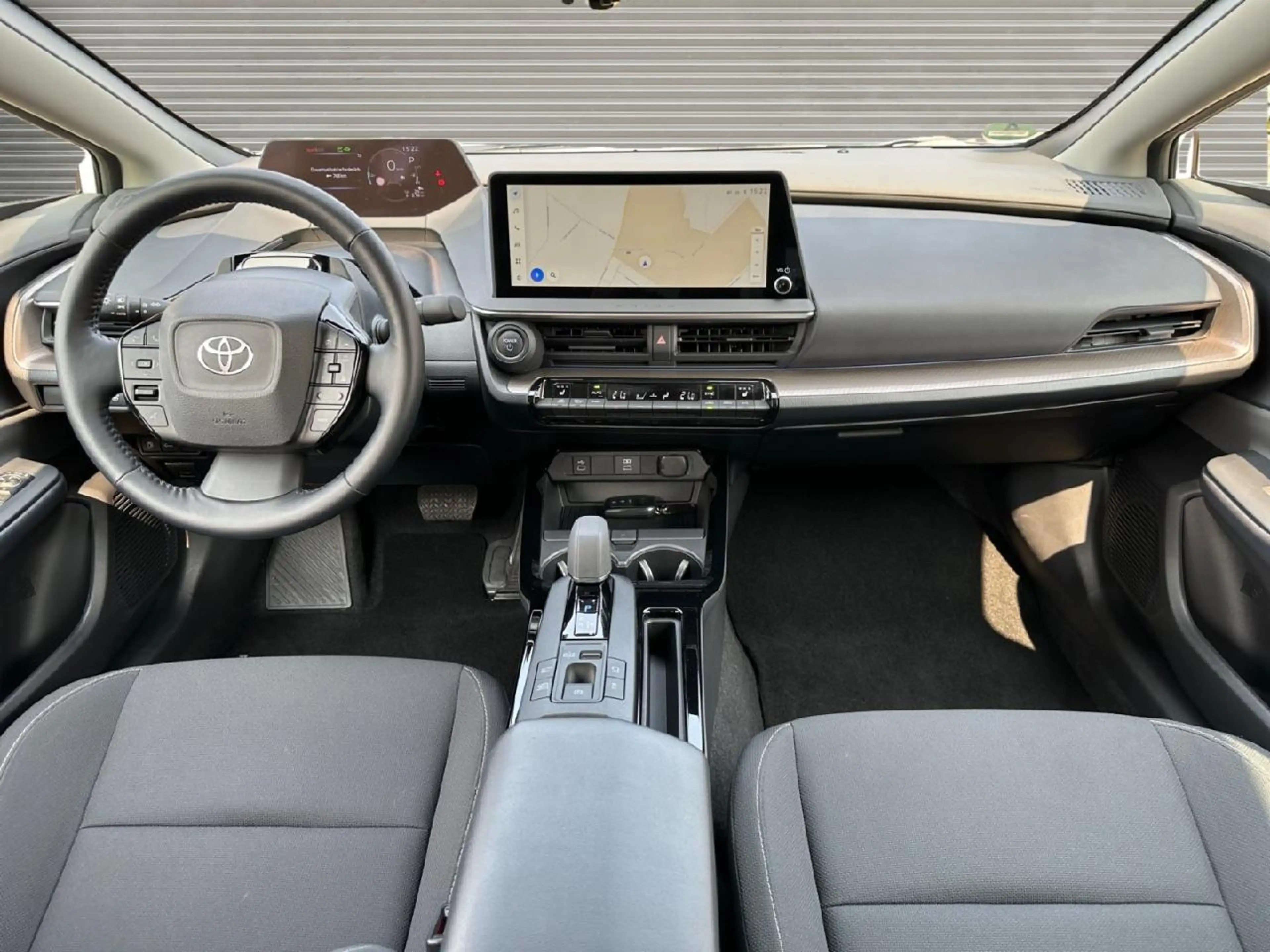 Toyota Prius 2.0 Plug-in Hybrid Executive — photo 10