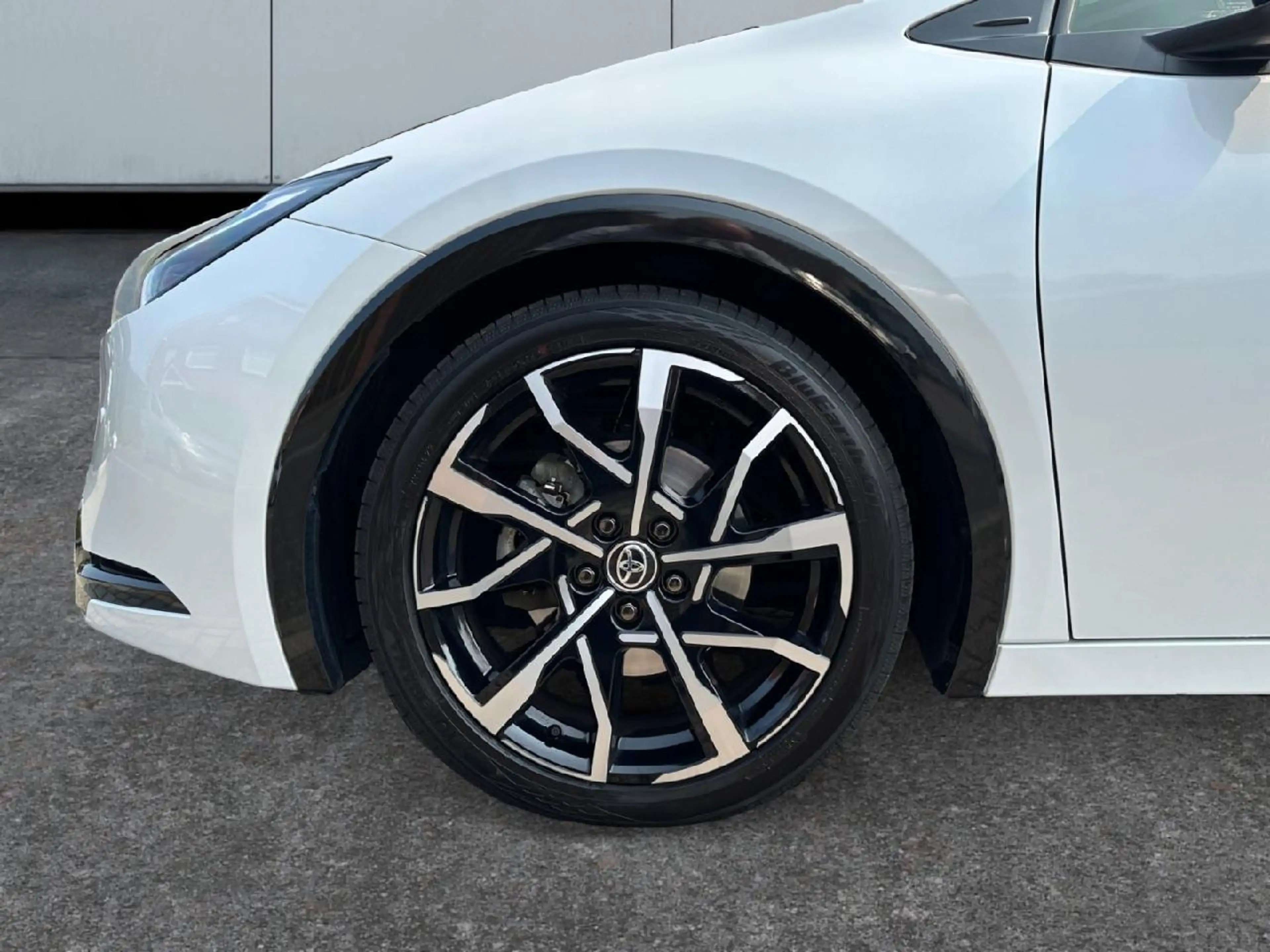 Toyota Prius 2.0 Plug-in Hybrid Executive — photo 13