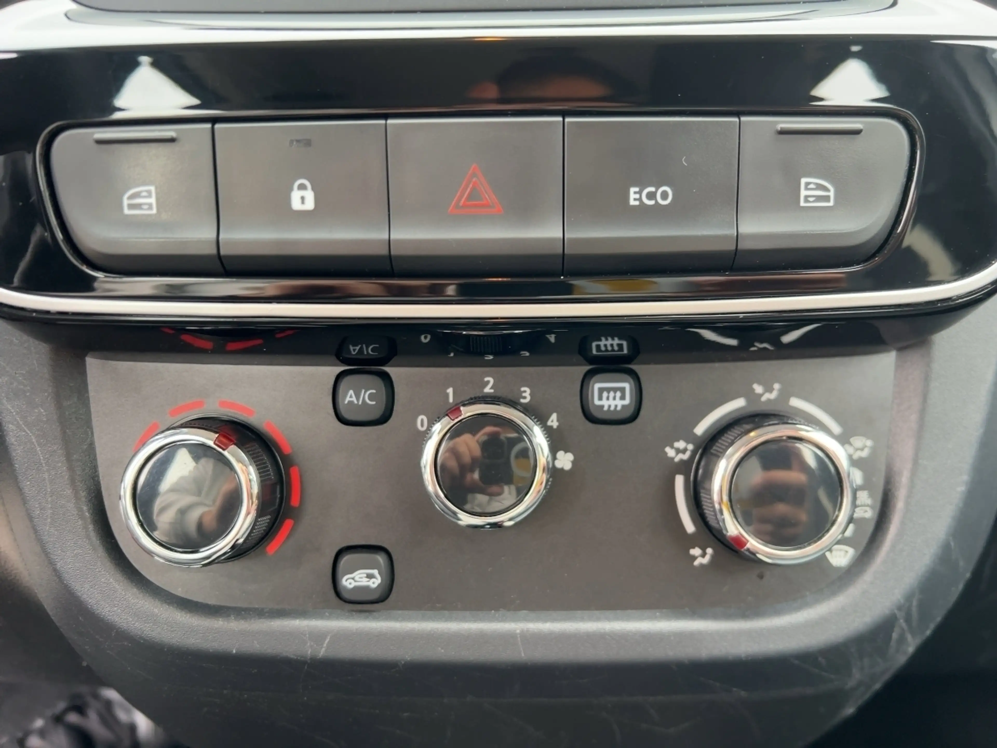 Dacia Spring Essential - KLIMA LED-Tagfahrlicht BT ABS ESP ZV — photo 14