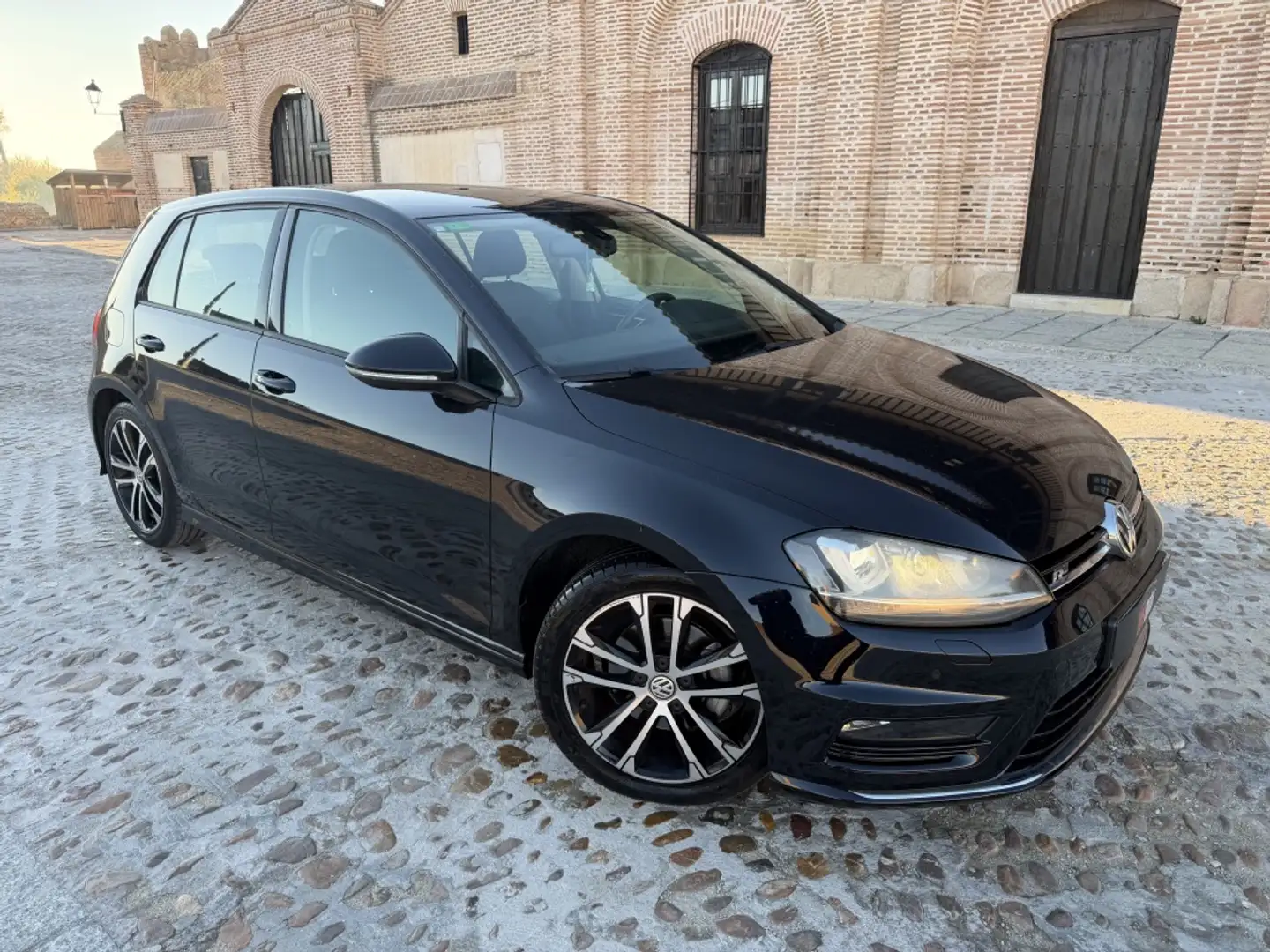Volkswagen Golf 2.0TDI CR BMT Sport DSG 150 Schwarz - 2
