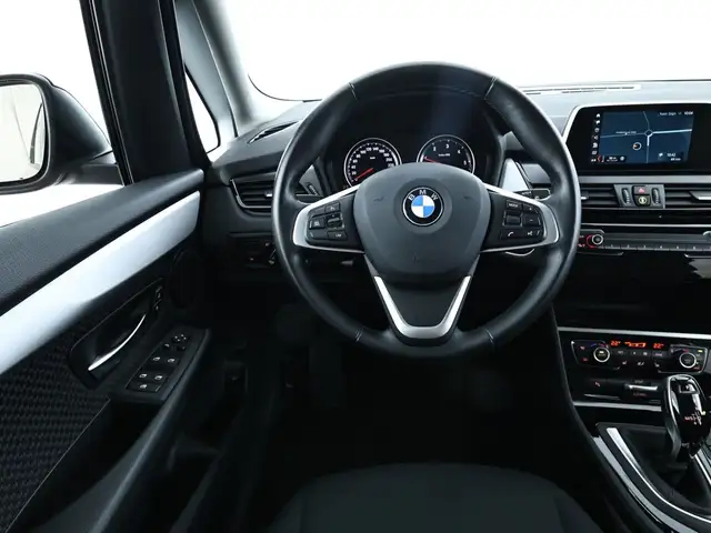 BMW 2 Series view 10